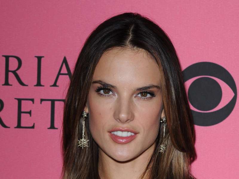 Alessandra Ambrosio At Vicotrias Sectret Show027 Wallpaper