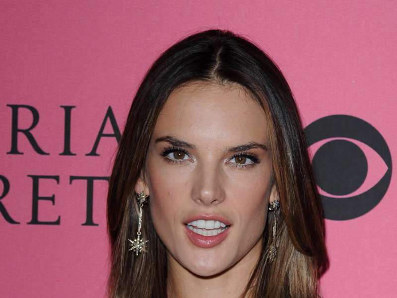 Alessandra Ambrosio At Vicotrias Sectret Show026 Wallpaper